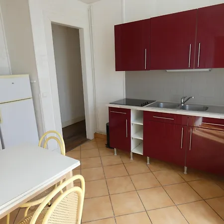 Beau F3 Proche Hopital Central, Thermal 公寓